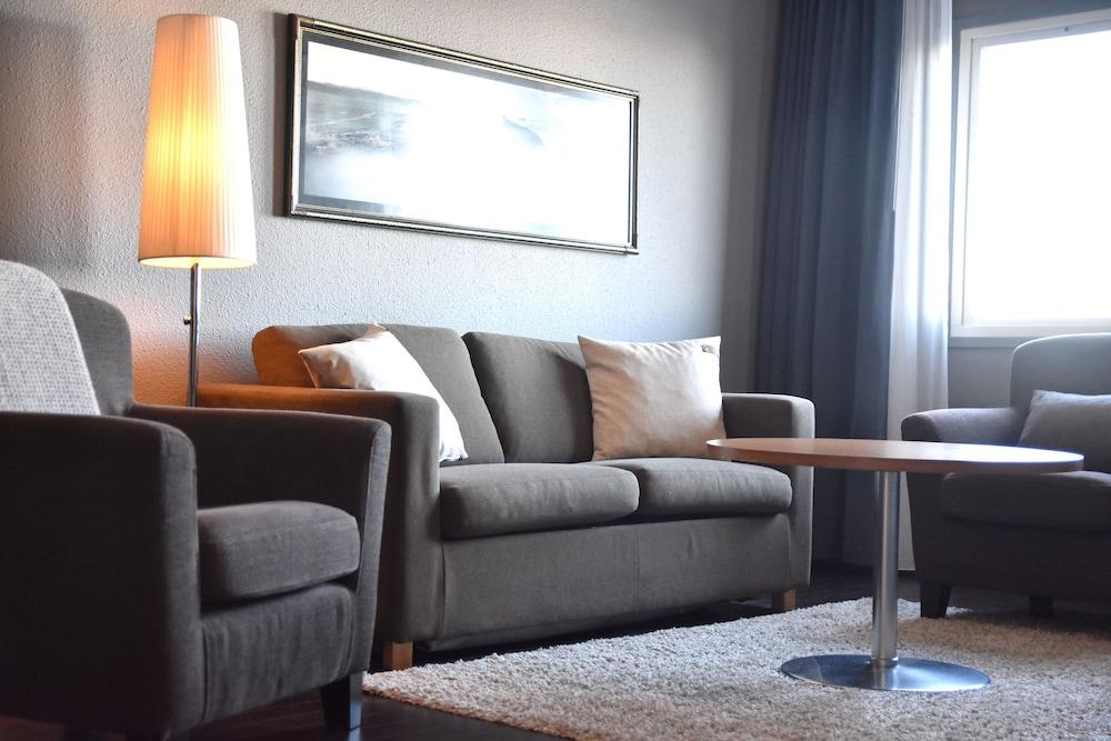 Quality Waterfront Hotel