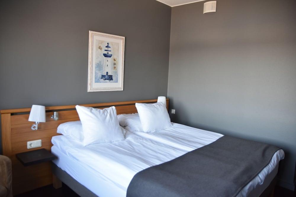 Quality Waterfront Hotel