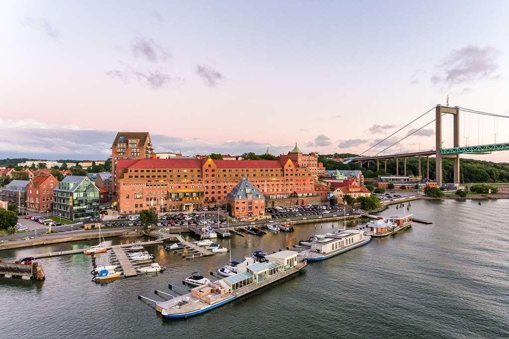 Quality Waterfront Hotel