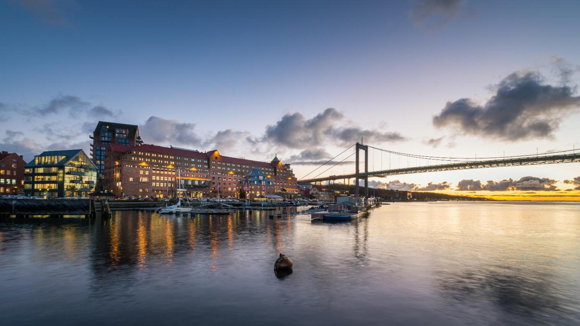 Quality Waterfront Hotel